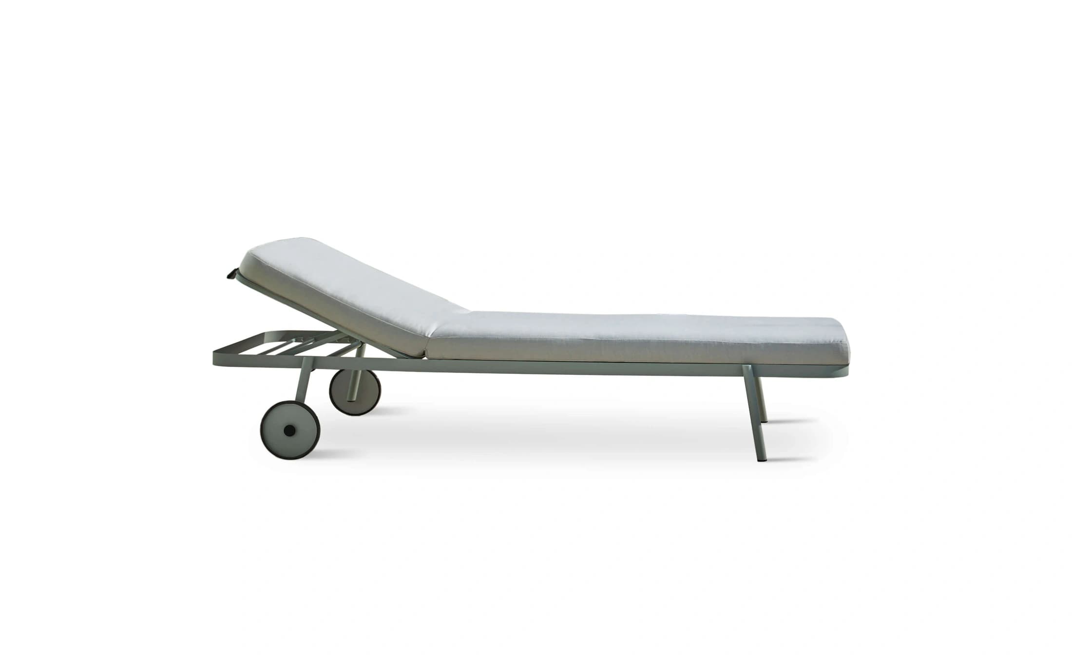 Nao Lounger by Javier Herrero