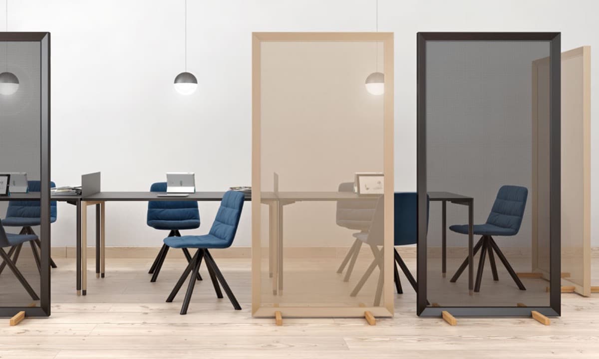 Systemtronic Parban room dividers in an open-plan office